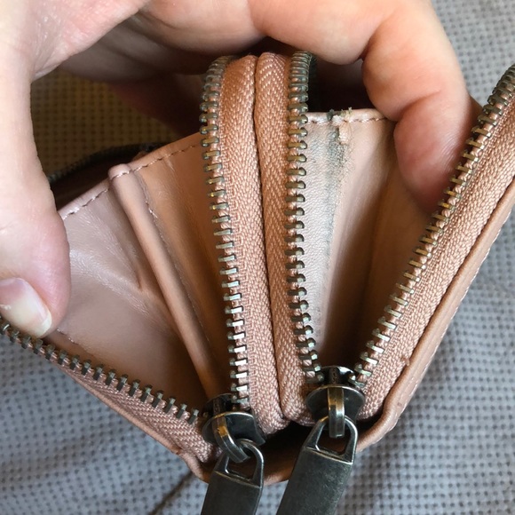 Soft Pink Universal Thread Wallet - Picture 7 of 8